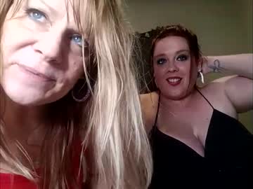 girl Webcam Girls Sex Thressome And Foursome with sapphirerose925